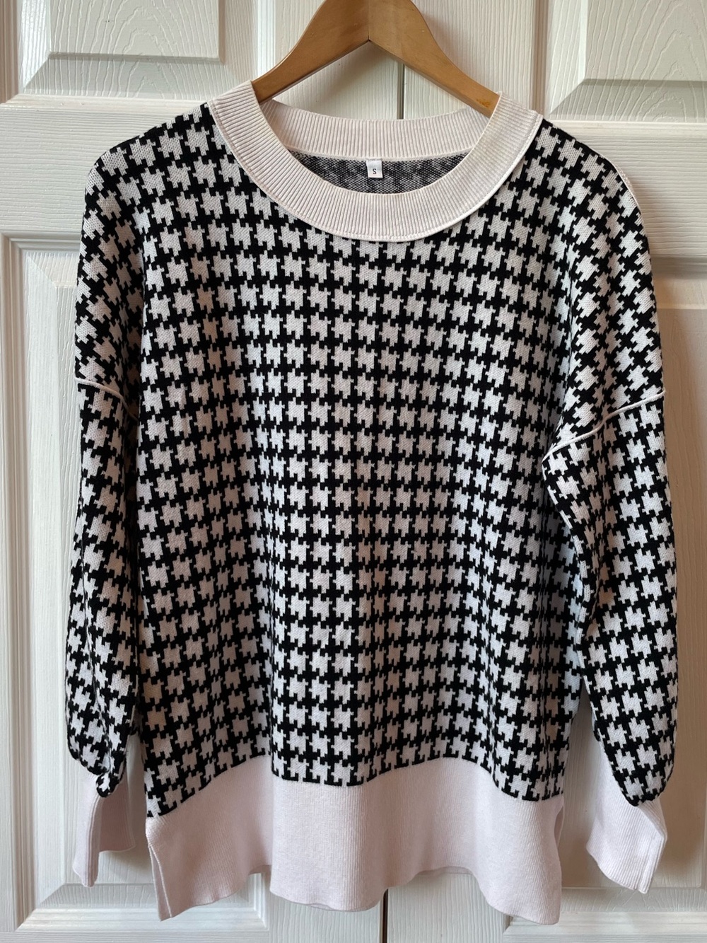 Black and Cream Houndstooth Crewneck Sweater - Women's - Picture 3 of 6
